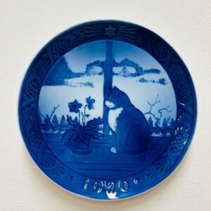 Wallplate “ Christmas Rose and Cat” 1979 by Royal Copenhagen