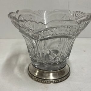 Jarré “ Phicus” en cristal de Bohemia tallado y base de plata de ley 17 cm