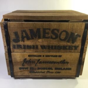 Exclusiva caja de whisky Jameson By james Buchanan principios S.XX By John Jamesonthon Dublín-Irlanda 40x32x38 cm modelo original
