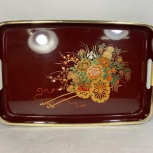 Bandeja oriental lacada con asas de mimbre prensada 1960`s 43x28 cm