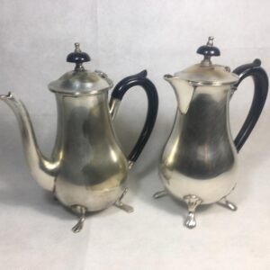 Pareja de teteras victorianas de plata inglesa EPNS C25 y A65 21 cm