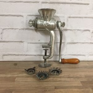 Antiguo picador de carne ELMA 1 con recambios originales