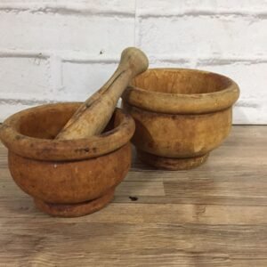 Antiguo dúo de morteros de madera