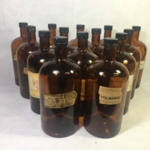 Antiguas botellas de farmacia con sus etiquetas medicadas originales 75 cl mediados S.XX,precio ud.