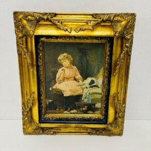 La dama y el perro en marco Baroque en pan de oro 32x37 cm
