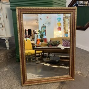 Espejo “ Romania” en latón Malta y madera con cristal biselado Italia 1960’s 61x80 cm