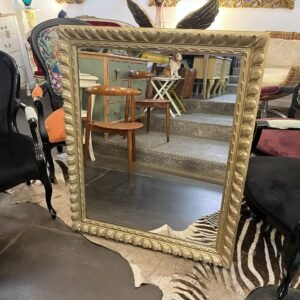 Espejo “ Romania” en golden leaf patiné 1960’s 90x110 cm