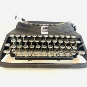 Máquina de escribir Olivetti ICO MP1 by Camilo Olivetti Ivrea-Italia 1932-1950