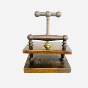 Antigua prensa de minilibros de edición Inglaterra principios S.XX en madera y latón