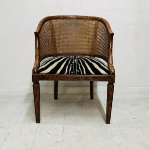 Butaca Sheraton Saphari en walnut y enea Inglaterra Colonial 1960’s