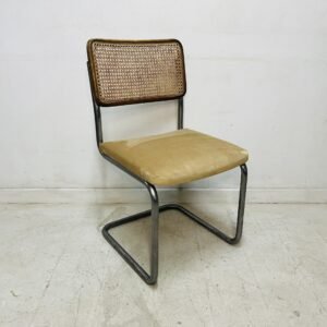 Silla Cesca B32 by Marcel Breuer reeditada “ Wasily “ por la Opalina