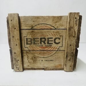 Antigua caja de distribución Pilas BEREC Reino Unido 1970’s 70x36x30 cm