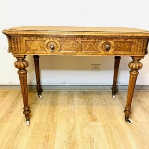 Escritorio inglés Abbey Windsor en madera de raíz Inglaterra 1940’s 100x50x78 cm