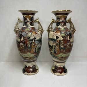 Pareja de jarrones Satsuma Moriage periodo Meiji principios S.XX 60 cm