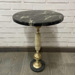 Mesa pedestal “ Dhomo “ en marble lacado y alabastro Italia 1970’s