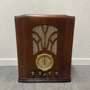 Antigua radio “Gulbransen” by Wells Gardner & Co Chicago - USA 1936