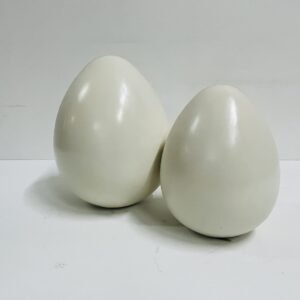 Pareja de huevos de avestruz cerámicos 30 y 28 cm