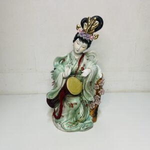 Geisha Tsuzumi en cerámica esmaltada pintada a mano 1960’s 40 cm