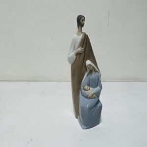 El nacimiento del niño Jesús by Fulgencio García para Lladró España 1970’s 23 cm
