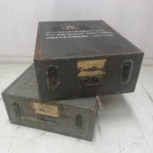 Antiguas cajas blindadas de recambios para incubadoras 6000 by Dragerwerk Lübeck Alemania 1974