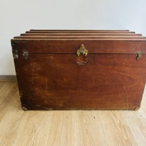 Antiguo baúl de barco principios S.XX 90x59x63 cm