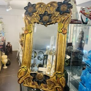 Espejo Luthieme en resina de alta decoración y Policromia decirda a mano España 1970’s 38x66 cm