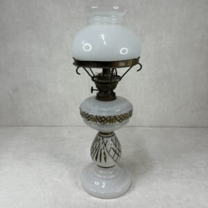 Antigua lámpara de petróleo opalina Kosmos Brenner By Den Haan Rotterdam 1930’s 46 cm