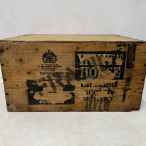 Exclusiva caja de madera Black&White Horse años 20 con sello James Buchanan tras la adqusición de este en 1923 sellada y numerada transporte barcos de vapor medidas anglosajonas. Tránsito reino Unico-Isalas Canarias