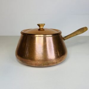 Cacerola de cobre y mango de madera by Tapico Portugal 1950’s